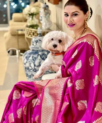 Pink silk blend banarasi saree with unstitched blouse piece 3