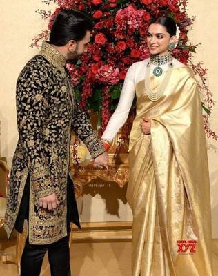 Off white silk blend banarasi saree with unstitched blouse piece 3