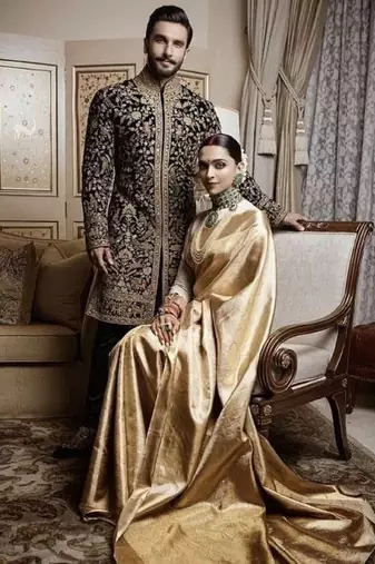 Off white silk blend banarasi saree with unstitched blouse piece