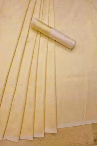 Off white silk blend banarasi saree with unstitched blouse piece
