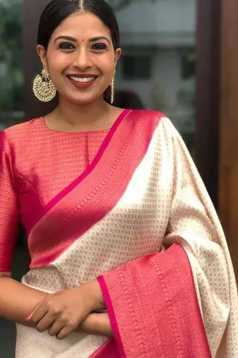 Off white pink silk blend banarasi saree with unstitched blouse piece