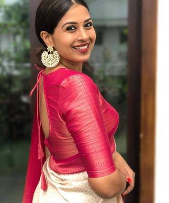 Off white pink silk blend banarasi saree with unstitched blouse piece 3