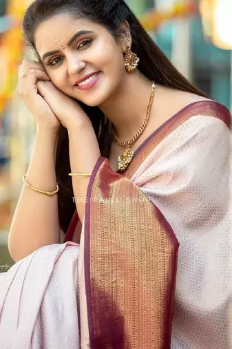 Off white brown silk blend banarasi saree with unstitched blouse piece