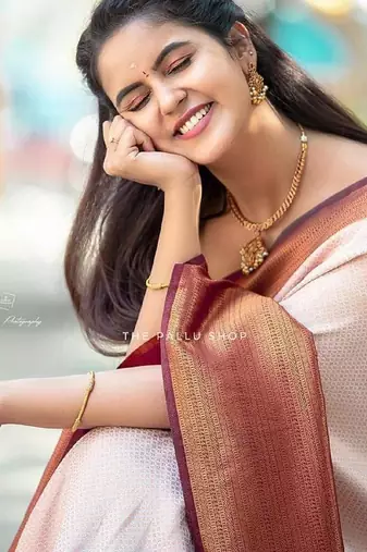 Off white brown silk blend banarasi saree with unstitched blouse piece