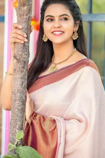 Off white brown silk blend banarasi saree with unstitched blouse piece