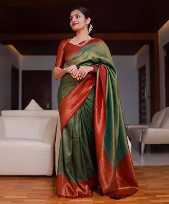 Green red silk blend banarasi saree with unstitched blouse piece 4