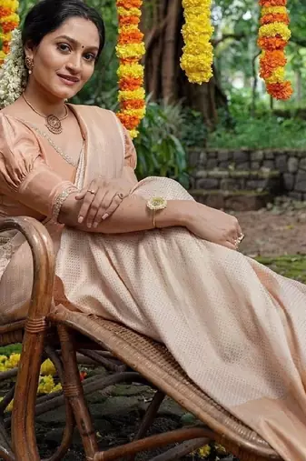Beige silk blend banarasi saree with unstitched blouse piece