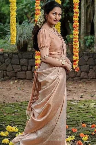 Beige silk blend banarasi saree with unstitched blouse piece