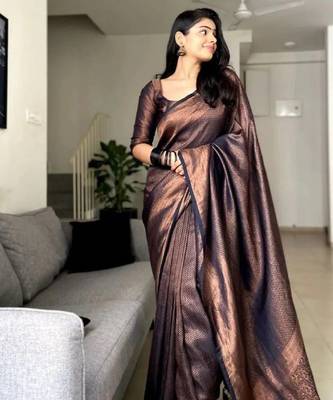 Black silk blend banarasi saree with unstitched blouse piece 2