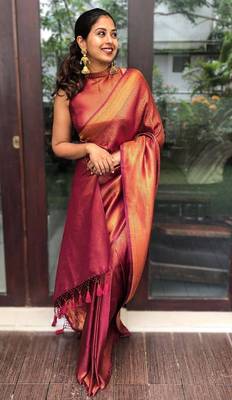 Red silk blend banarasi saree with unstitched blouse piece 3