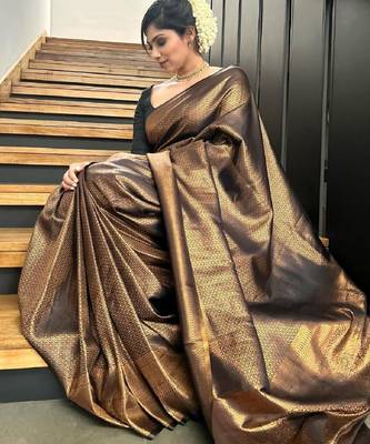 Black silk blend banarasi saree with unstitched blouse piece 2