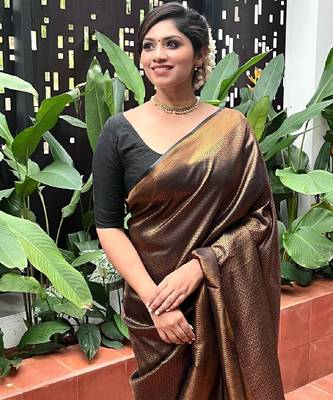 Black silk blend banarasi saree with unstitched blouse piece 5