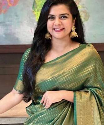 Green silk blend banarasi saree with unstitched blouse piece 1