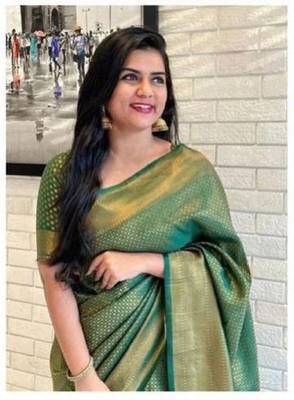 Green silk blend banarasi saree with unstitched blouse piece 3