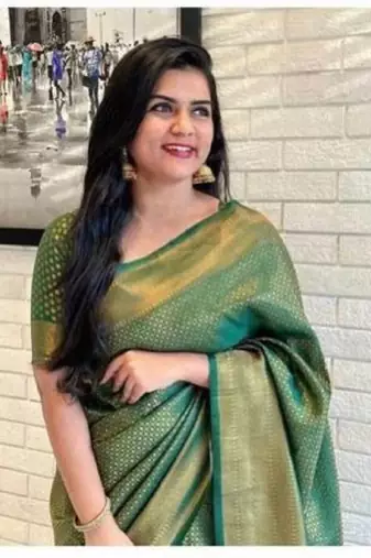 Green silk blend banarasi saree with unstitched blouse piece