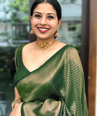 Green silk blend banarasi saree with unstitched blouse piece 4