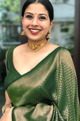 Green silk blend banarasi saree with unstitched blouse piece