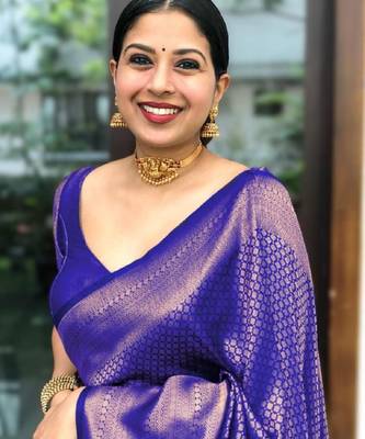 Blue silk blend banarasi saree with unstitched blouse piece 3