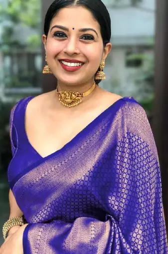 Blue silk blend banarasi saree with unstitched blouse piece