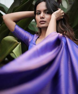 Blue silk blend banarasi saree with unstitched blouse piece 3