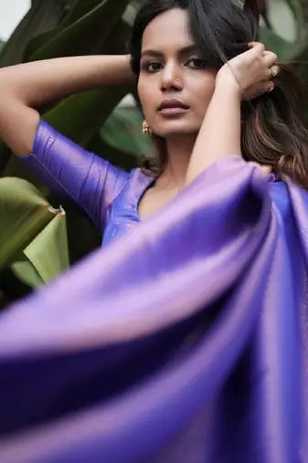 Blue silk blend banarasi saree with unstitched blouse piece