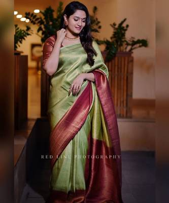 Light green maroon silk blend banarasi saree with unstitched blouse piece 1