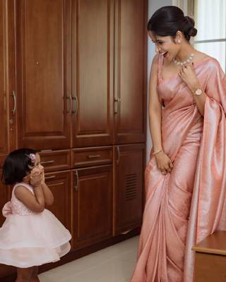 Peach silk blend banarasi saree with unstitched blouse piece 4