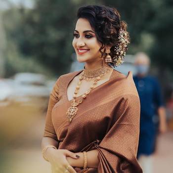Brown silk blend banarasi saree with unstitched blouse piece 1