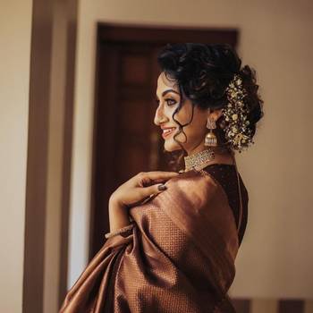 Brown silk blend banarasi saree with unstitched blouse piece 4