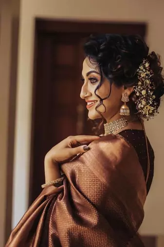 Brown silk blend banarasi saree with unstitched blouse piece