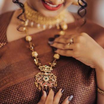 Brown silk blend banarasi saree with unstitched blouse piece 5