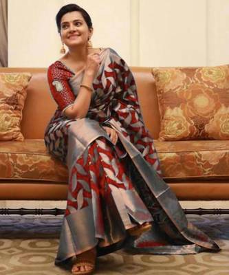 Maroon silk blend banarasi saree with unstitched blouse piece 1