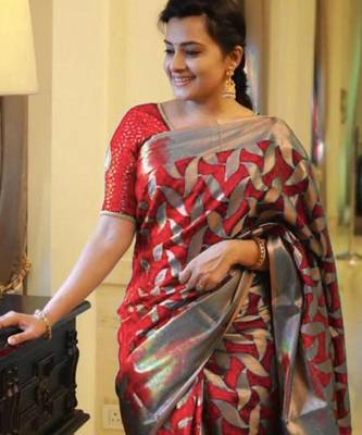 Maroon silk blend banarasi saree with unstitched blouse piece 3