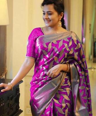 Rani pink silk blend banarasi saree with unstitched blouse piece 3