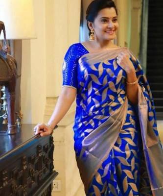 Blue silk blend banarasi saree with unstitched blouse piece 3