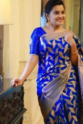 Blue silk blend banarasi saree with unstitched blouse piece