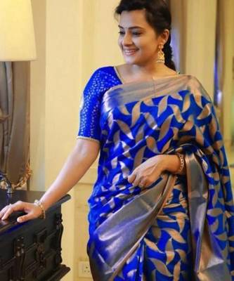 Blue silk blend banarasi saree with unstitched blouse piece 4