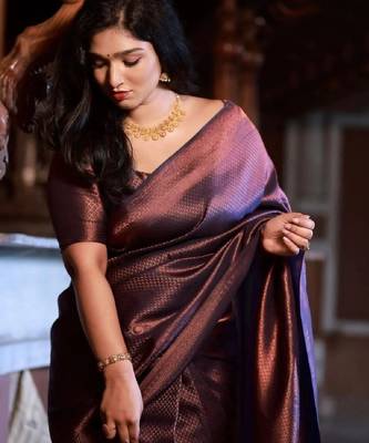 Blue silk blend banarasi saree with unstitched blouse piece 2