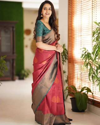 Red green silk blend banarasi saree with unstitched blouse piece 2