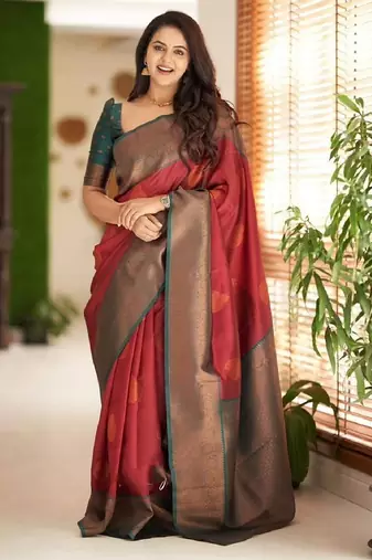 Red green silk blend banarasi saree with unstitched blouse piece