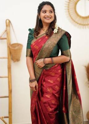 Red green silk blend banarasi saree with unstitched blouse piece 3