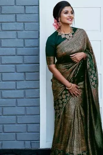 Green silk blend banarasi saree with unstitched blouse piece
