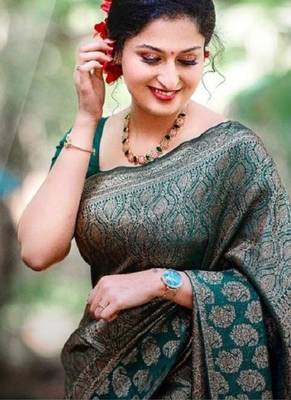 Green silk blend banarasi saree with unstitched blouse piece 3