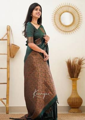 Green silk blend banarasi saree with unstitched blouse piece 4