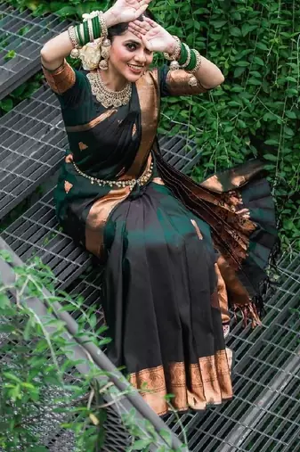 Green silk blend banarasi saree with unstitched blouse piece
