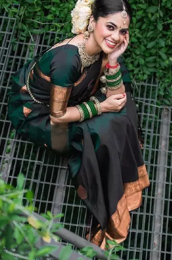 Green silk blend banarasi saree with unstitched blouse piece