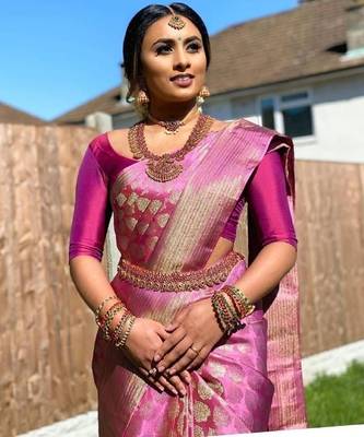 Pink silk blend banarasi saree with unstitched blouse piece 1