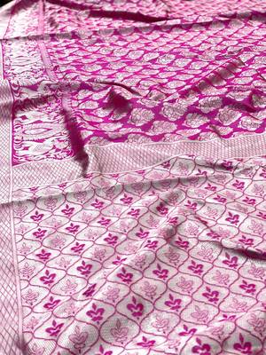 Pink silk blend banarasi saree with unstitched blouse piece 3