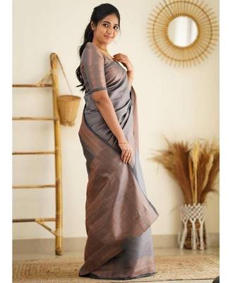 Grey silk blend banarasi saree with unstitched blouse piece 2