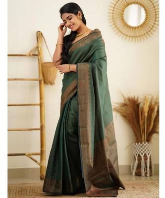 Green silk blend banarasi saree with unstitched blouse piece 5
